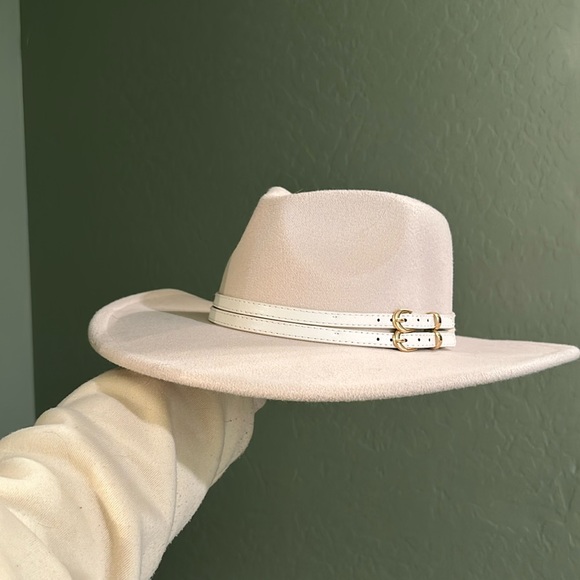 Accessories - Lainey Wilson style concert or festival hat!!! Yall this has never been worn!